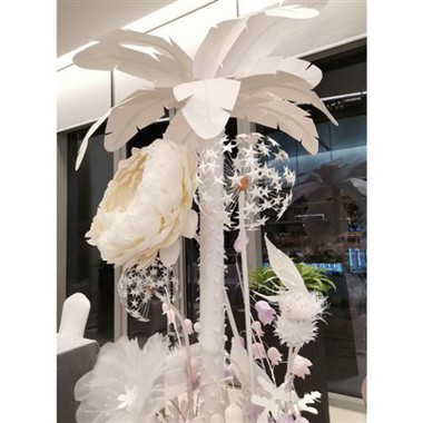 Großer Papierkokosnussbaum